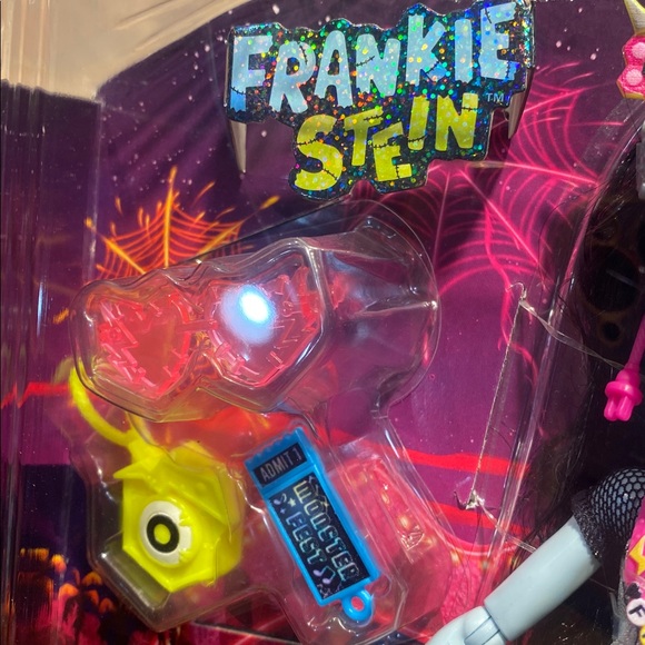 Monster High Frankie Stein Doll with Neon and Floral Accents - Picture 6 of 10